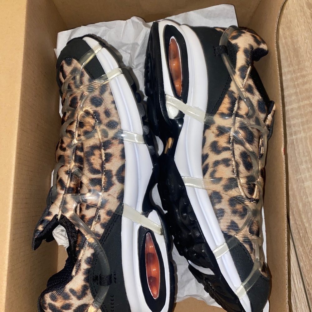 Nike Air Kukini SE Leopard (Black/Kumquat/White) Sneakers - Size 6 - Picture 6 of 13